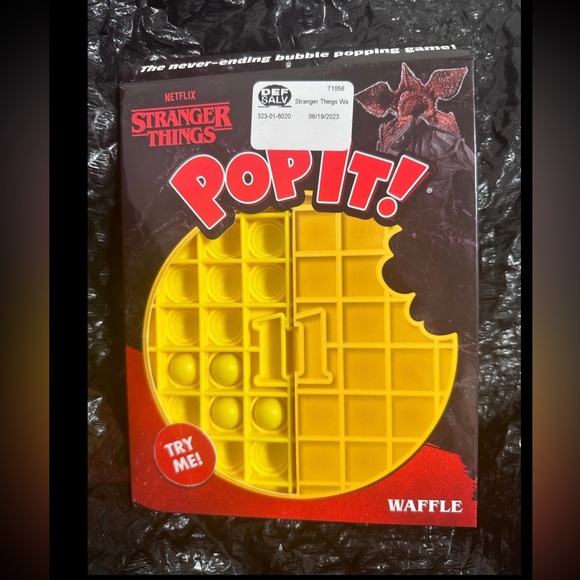 NIB Stranger‎ Things Waffle Pop It Game - Picture 1 of 2